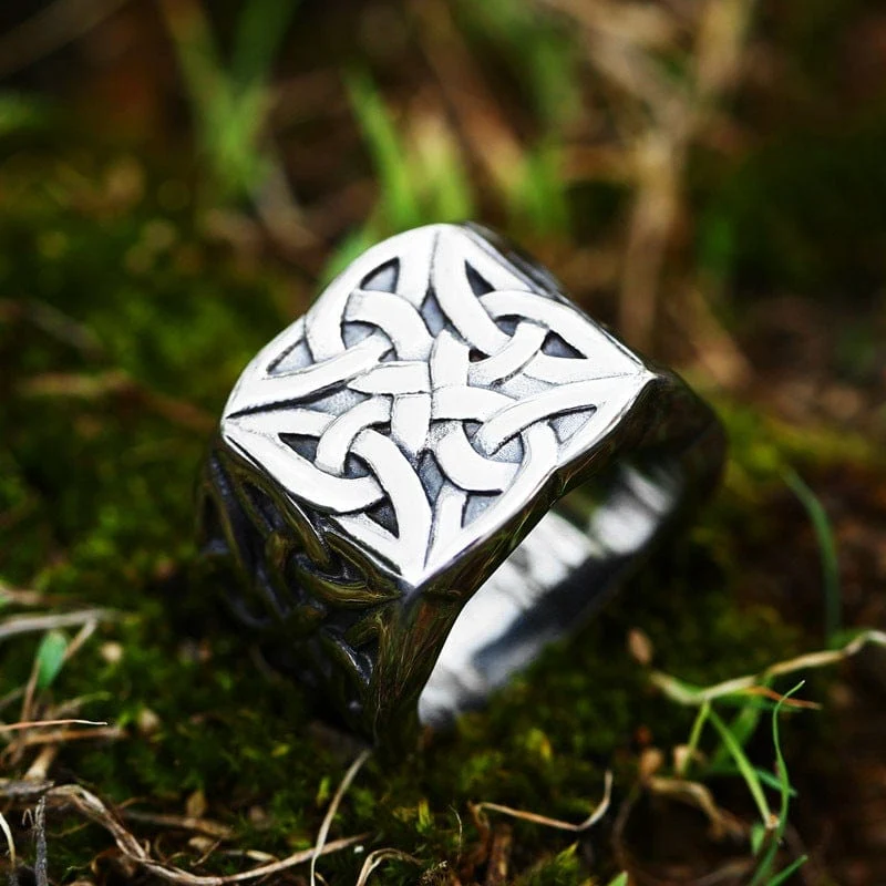 Geschnitzter Punk-Ring mit keltischem Knoten für Herren