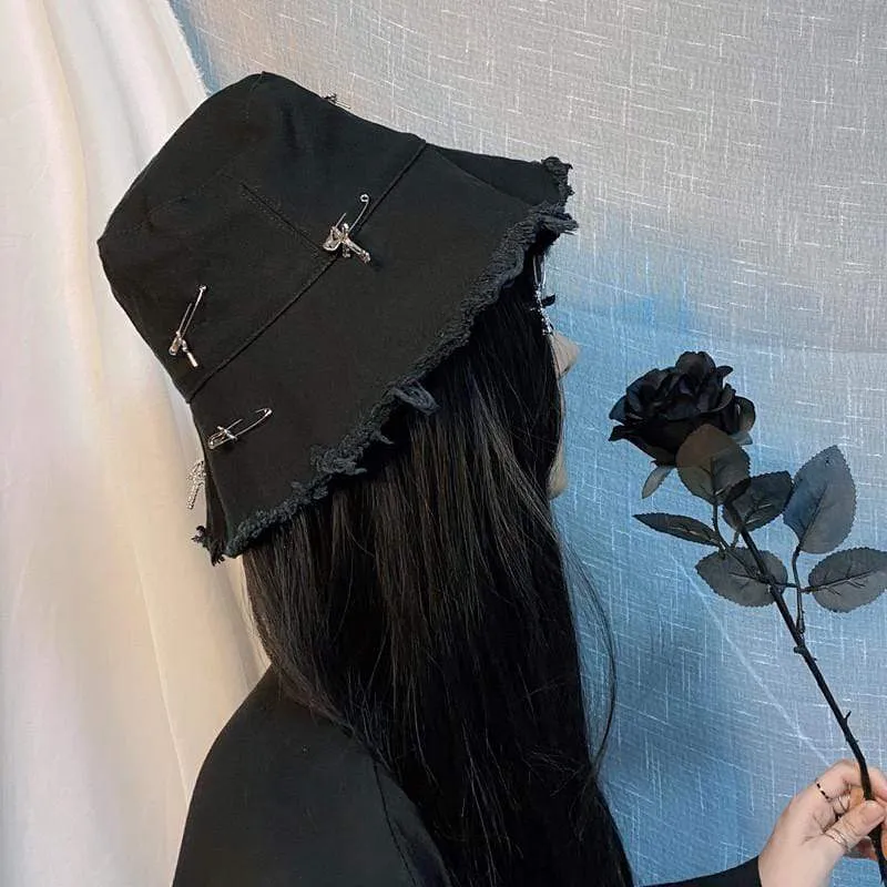 Frauen Gothic Ripped Pins Crosses Bucket Hats