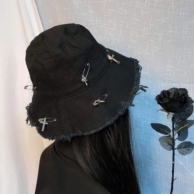 Frauen Gothic Ripped Pins Crosses Bucket Hats