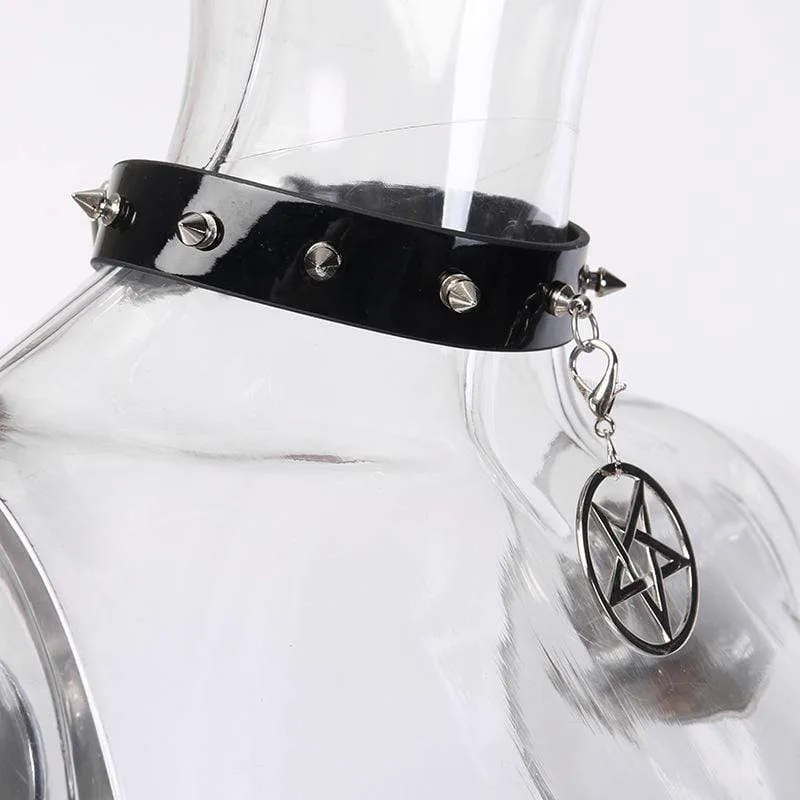 Damen Nieten Pentacle Anhänger PU Halsreifen