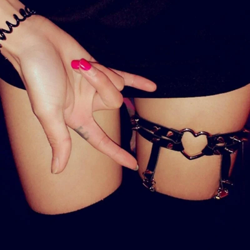 Damen Punk Niet Herz PU Leder Bein Ring Strumpfband
