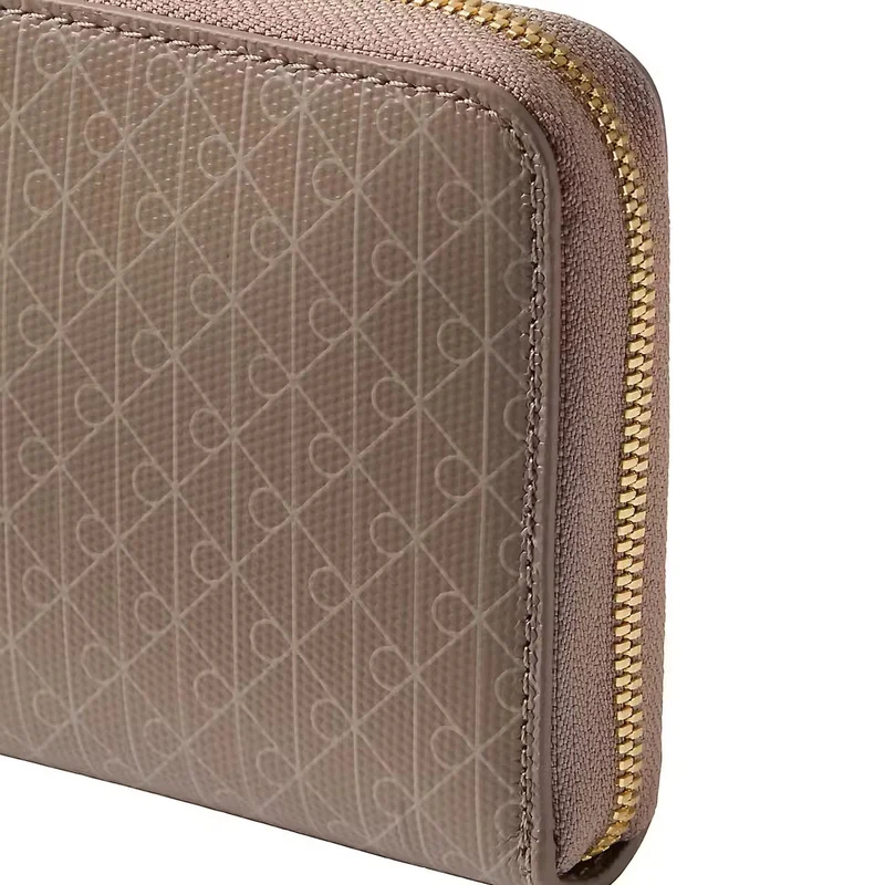 Calvin Klein Emblem AOP Long Zip - Cartera 4cc 19 cm (desert taupe aop)