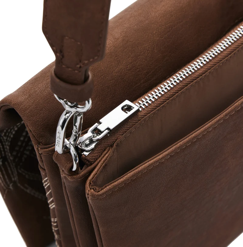Desigual Goodall Sand Dortmund Flap 2.0 - Bolso bandolera 25 cm (arena)