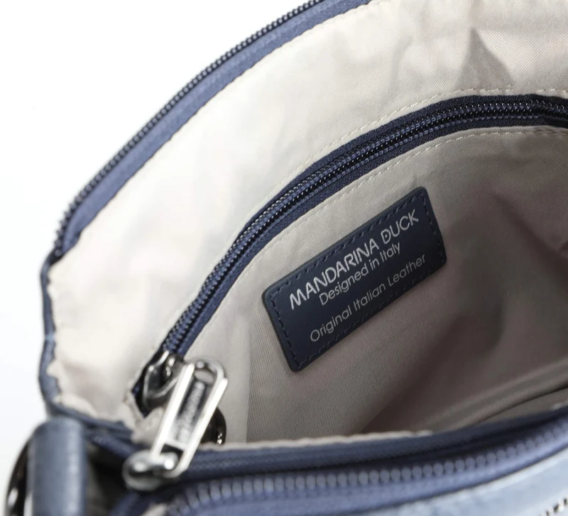 Mandarina Duck Mellow Leather Pochette - Bolso de mano 23 cm (dress blue)