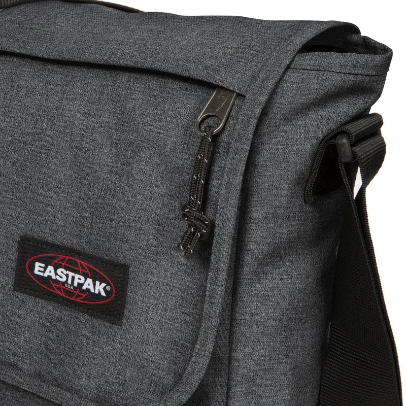 Eastpak Delegate + - Bolso bandolera 17" 38.5 cm (black denim)